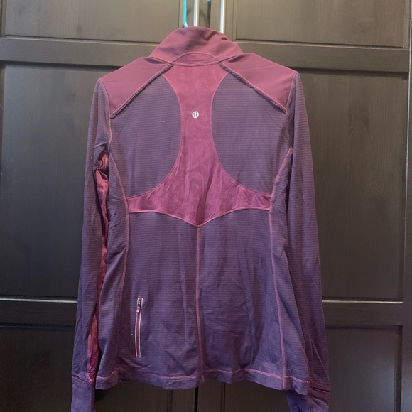 Sz 10, Lululemon running top.  Soft rulu fabric. - Picture 2 of 5